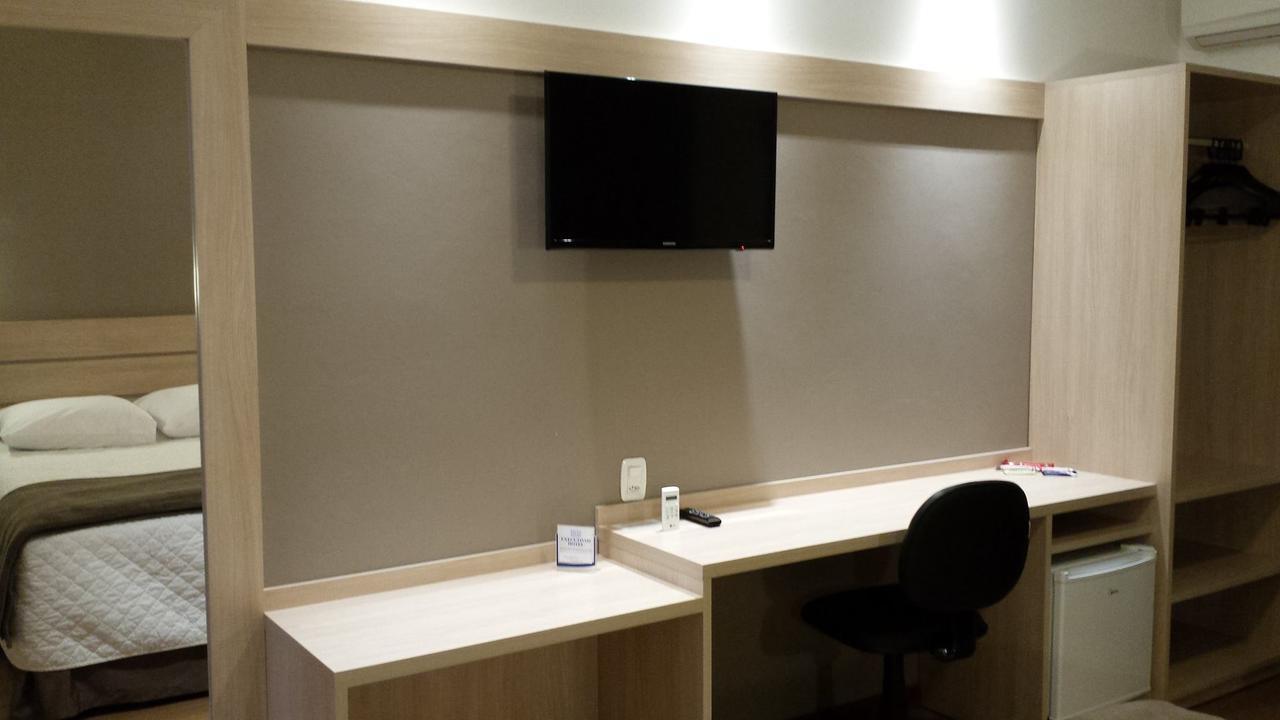 Executivos Hotel Круз Алта Екстериор снимка