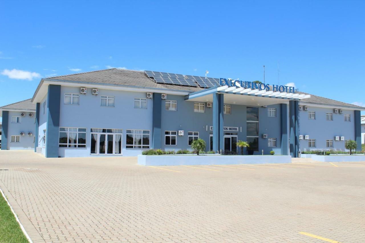 Executivos Hotel Круз Алта Екстериор снимка