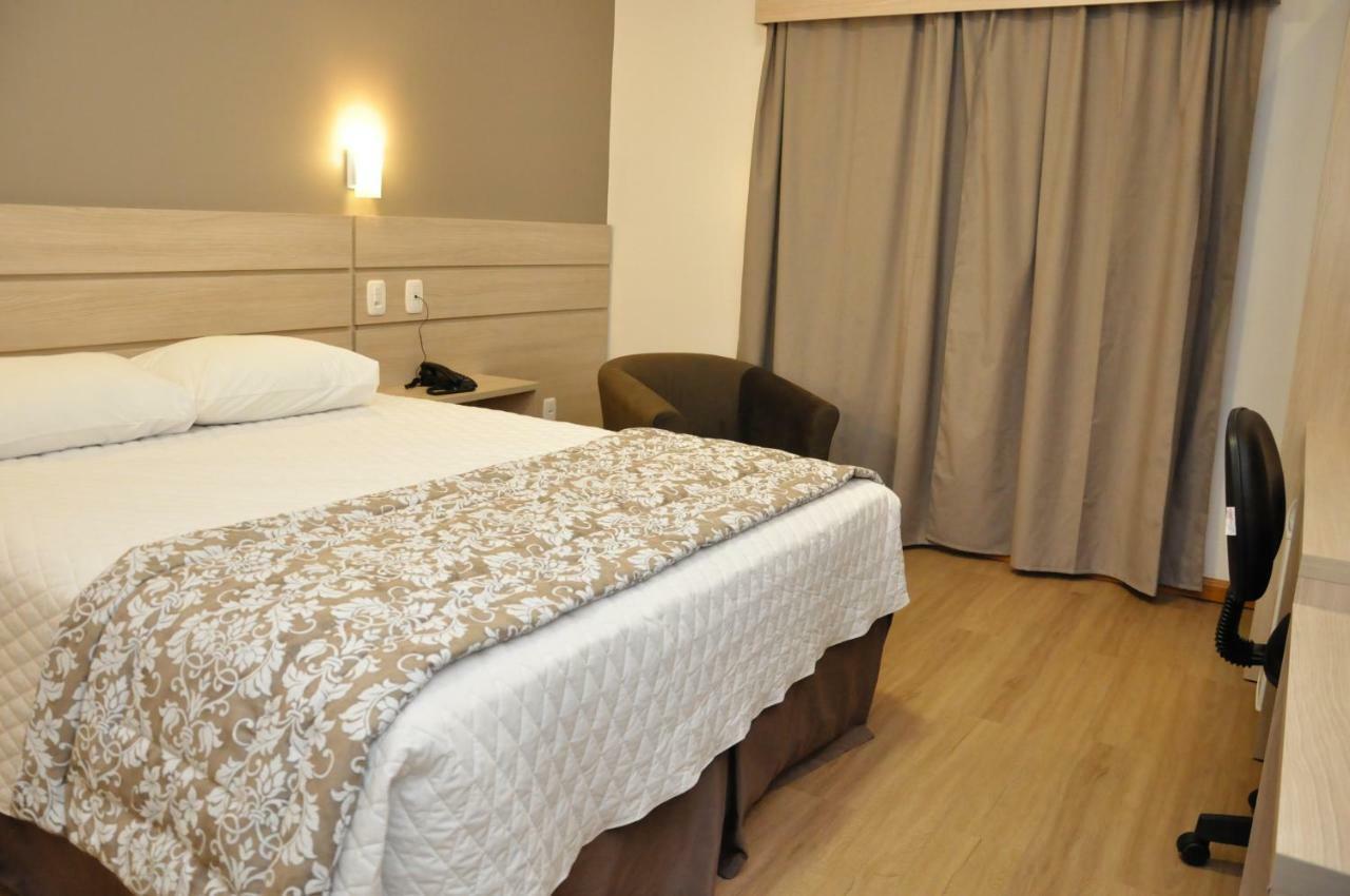 Executivos Hotel Круз Алта Екстериор снимка