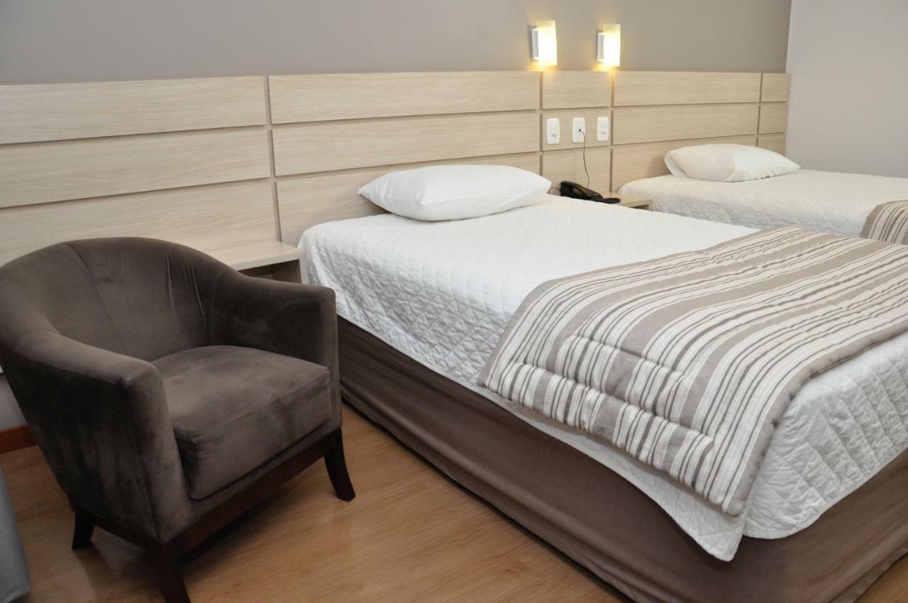 Executivos Hotel Круз Алта Екстериор снимка